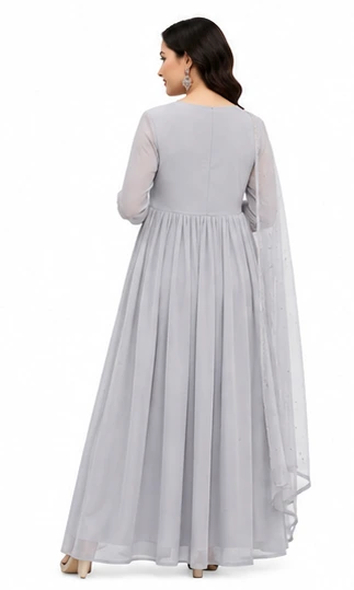Grey Ethnic Suit Set in Crunchy Fabric with Embroidered Neckline - Image 3