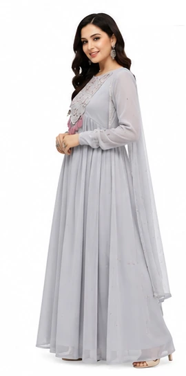 Grey Ethnic Suit Set in Crunchy Fabric with Embroidered Neckline - Image 4