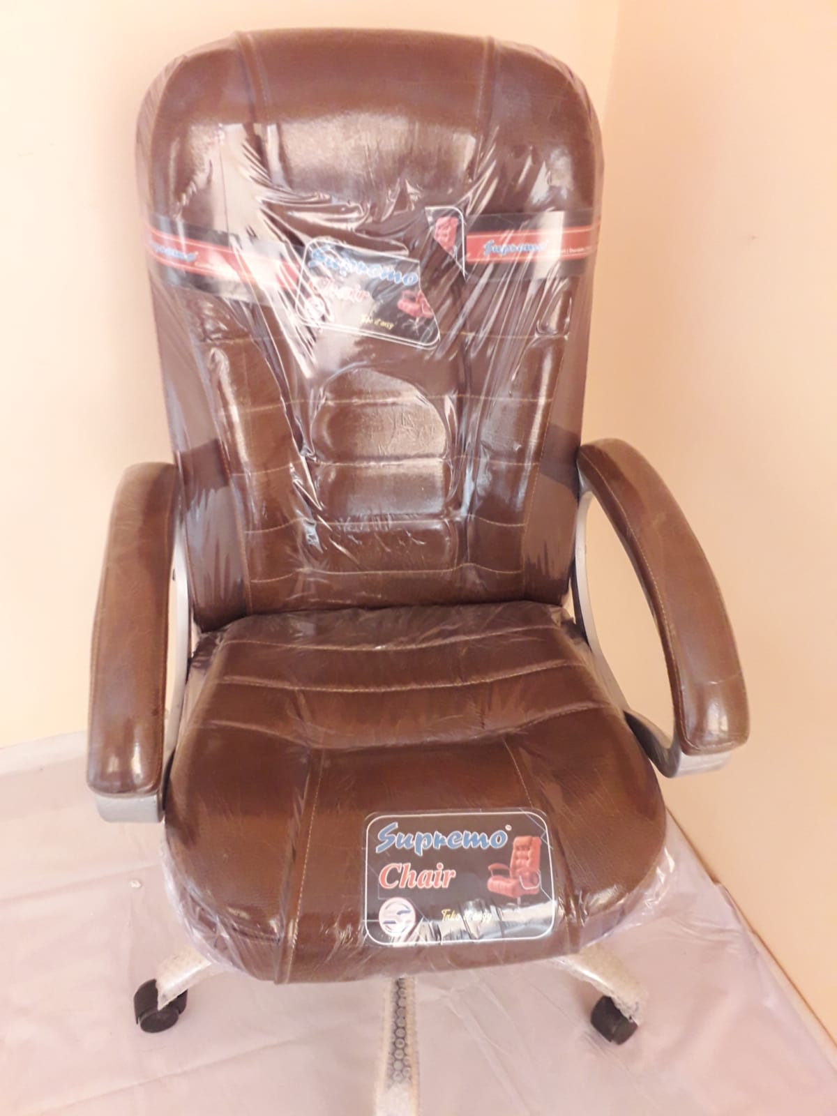 Black/Red revolving office chair with cushioned backrest and metal wheel base
