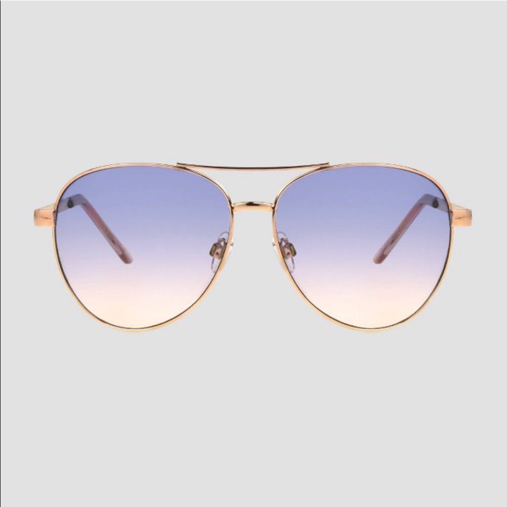 Gradient aviator sunglasses with gold metal frame and stylish tinted lenses for men and women, suitable for travel, driving and outdoor activities