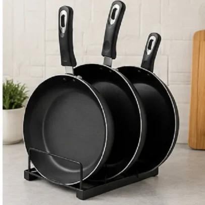 Pack of 3 non-stick fry pans with ergonomic handles