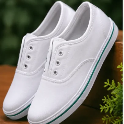 Kids white canvas school shoes with lightweight rubber sole, breathable fabric, lace-up design, comfortable everyday shoes for boys and girls aged 4–7 years.